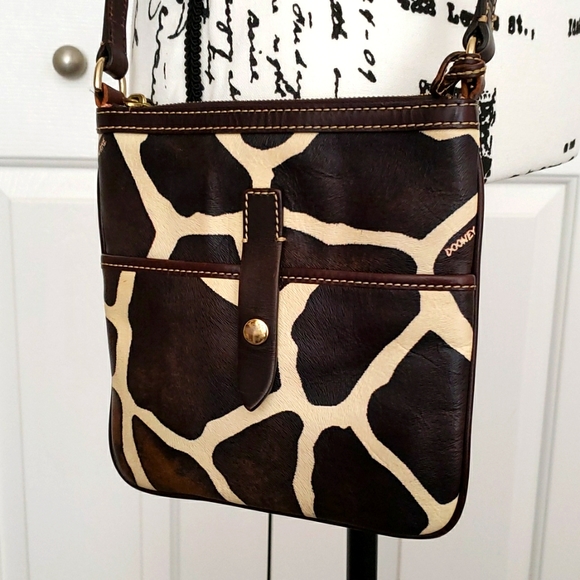 Dooney & Bourke Handbags - Dooney & Bourke crossbody bag